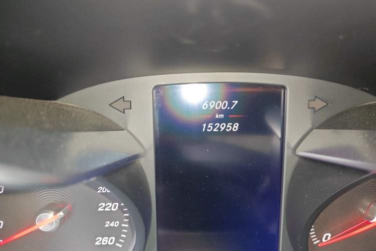 Used Mercedes-Benz GLC 2017 GLC 300 4MATIC Sport Edition Odometer Close Up