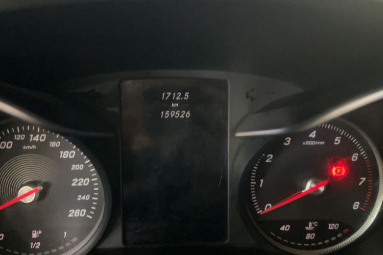 Used Mercedes-Benz GLC 2017 GLC 260 4MATIC Dynamic Edition Odometer Close Up