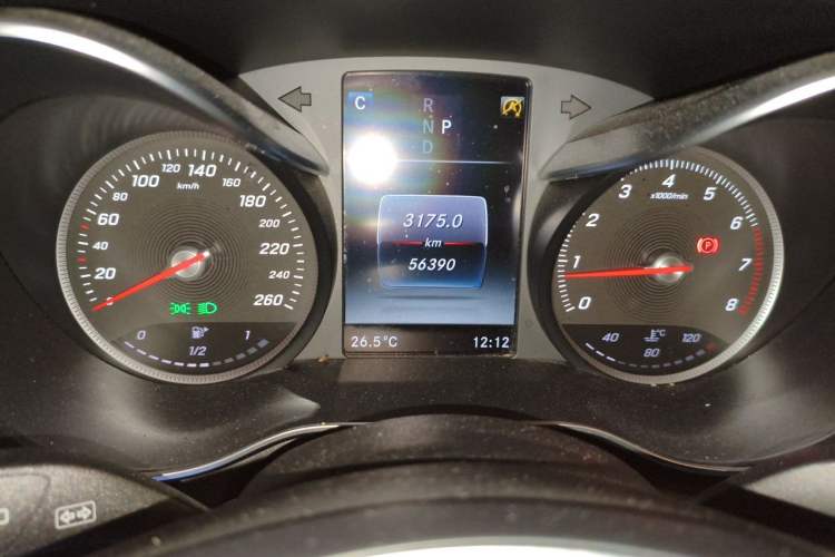 Used Mercedes-Benz GLC 2017 GLC 260 4MATIC Luxury Model Odometer Close Up