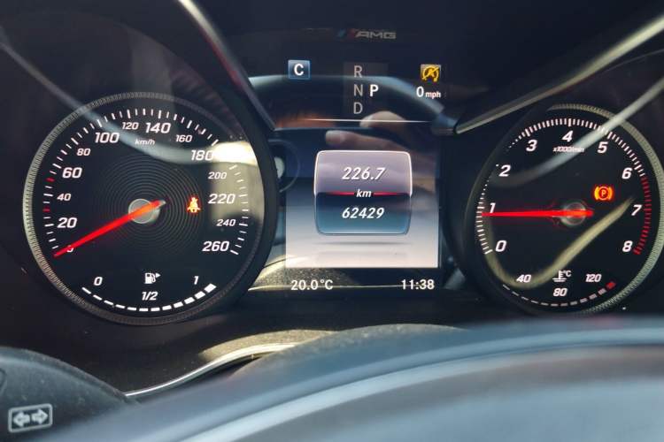 Used Mercedes-Benz GLC 2017 GLC 260 4MATIC Luxury Model Odometer Close Up