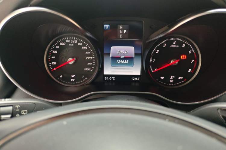 Used Mercedes-Benz GLC 2017 GLC 260 4MATIC Luxury Model Odometer Close Up