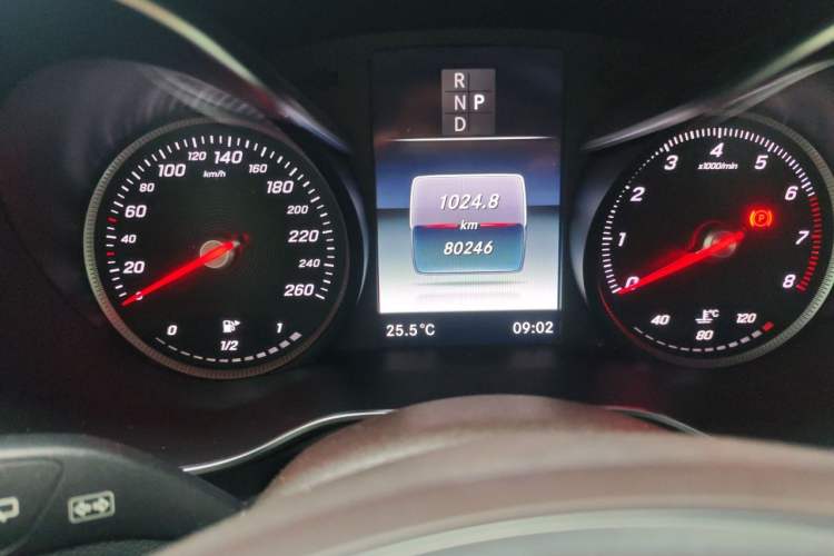Used Mercedes-Benz GLC 2017 GLC 260 4MATIC Luxury Model Odometer Close Up