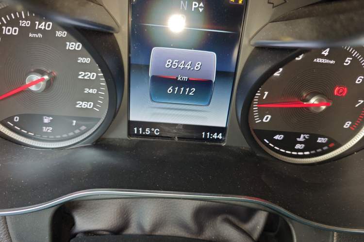 Used Mercedes-Benz GLC 2017 GLC 260 4MATIC Luxury Model Odometer Close Up