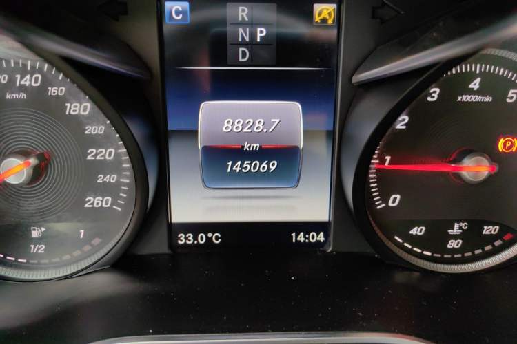 Used Mercedes-Benz GLC 2017 GLC 260 4MATIC Luxury Model Odometer Close Up