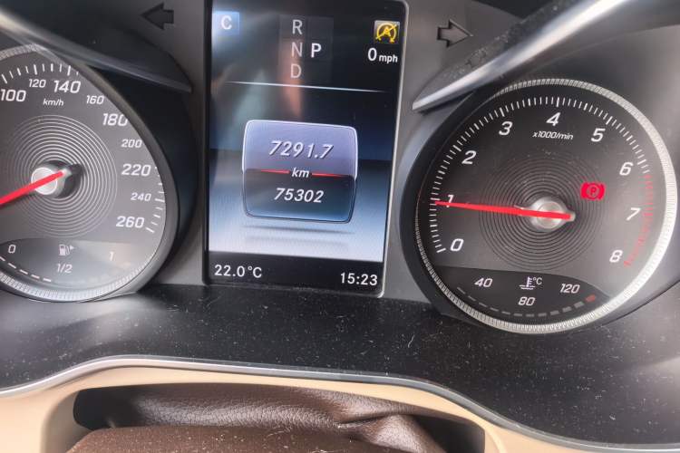 Used Mercedes-Benz GLC 2017 GLC 260 4MATIC Dynamic Edition Odometer Close Up