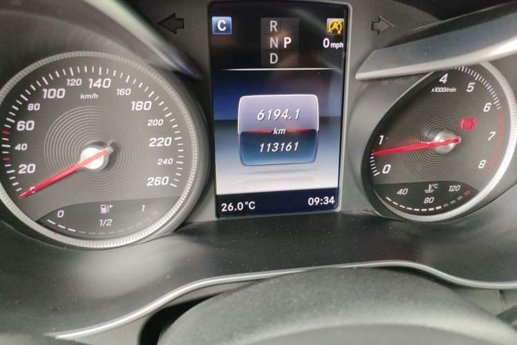 Used Mercedes-Benz GLC 2017 GLC 260 4MATIC Dynamic Edition Odometer Close Up