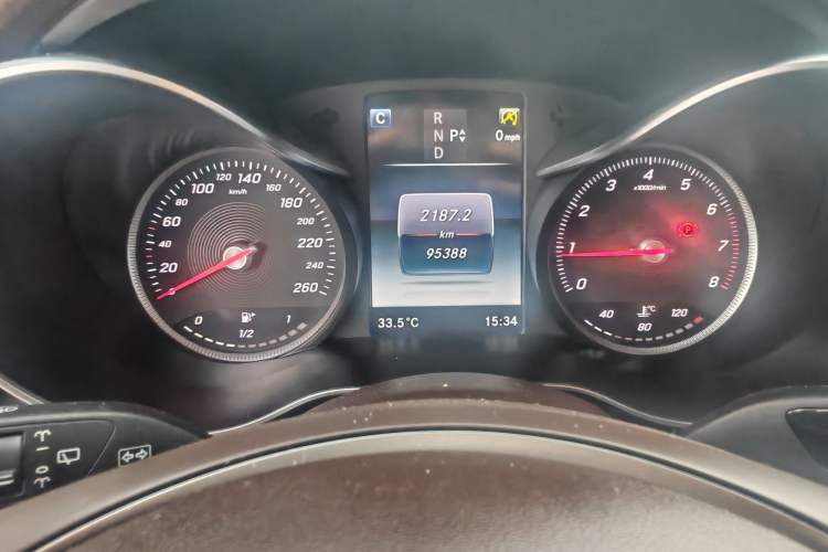 Used Mercedes-Benz GLC 2017 GLC 260 4MATIC Luxury Model Odometer Close Up