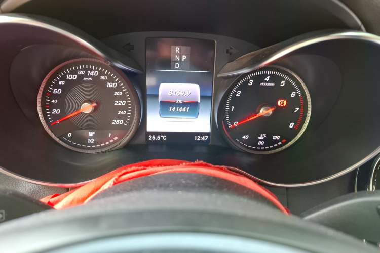 Used Mercedes-Benz GLC 2017 GLC 260 4MATIC Dynamic Edition Odometer Close Up
