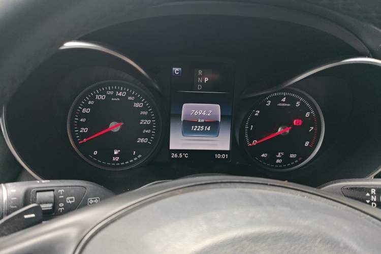 Used Mercedes-Benz GLC 2017 GLC 260 4MATIC Luxury Model Odometer Close Up