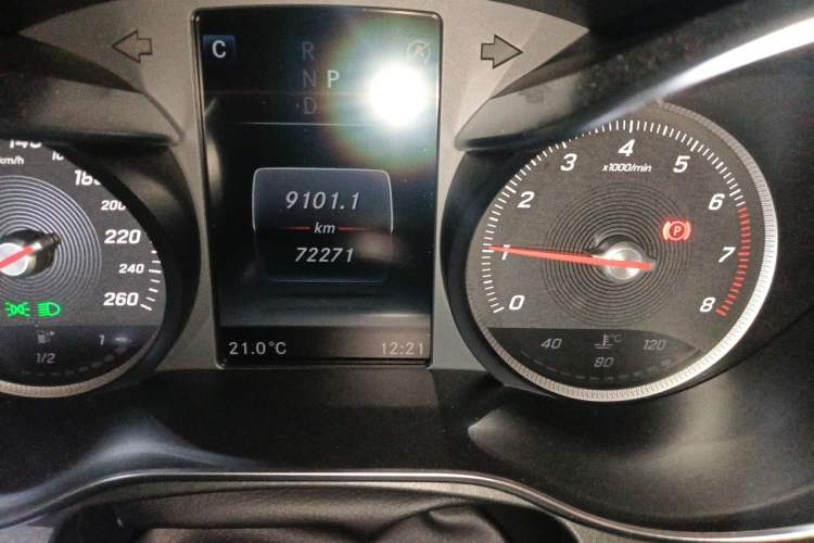 Used Mercedes-Benz GLC 2017 GLC 300 4MATIC Sport Edition Odometer Close Up