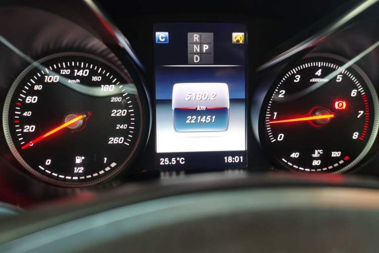 Used Mercedes-Benz GLC 2017 GLC 200 4MATIC Odometer Close Up