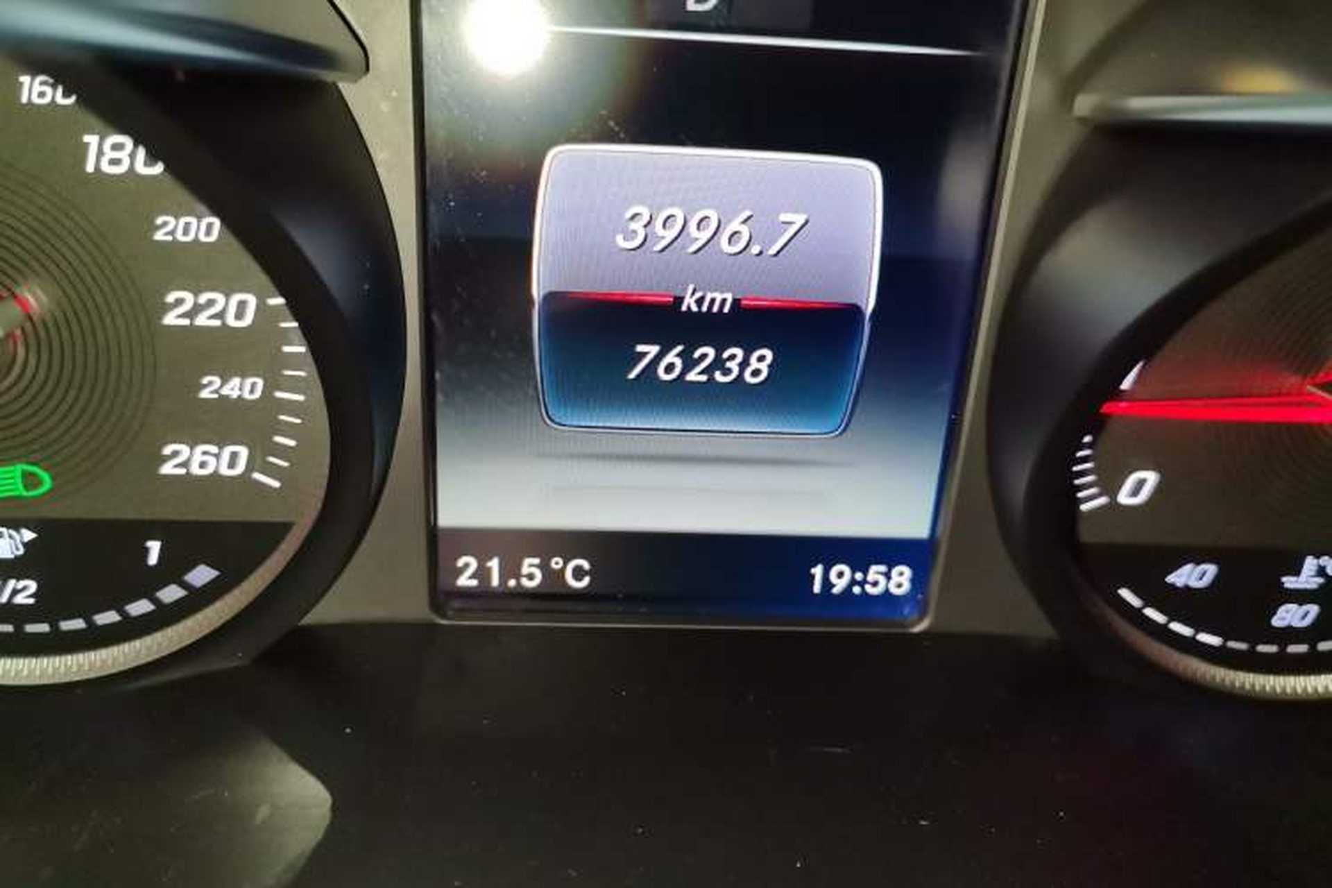 Used Mercedes-Benz GLC 2017 GLC 260 4MATIC Dynamic Edition Odometer Close Up