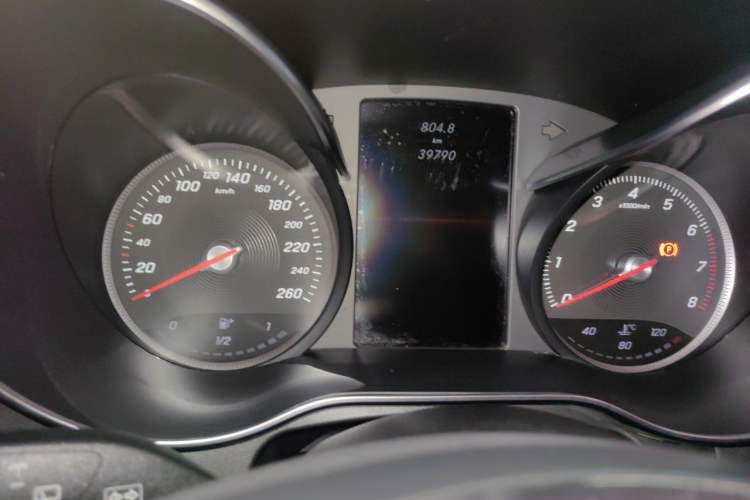 Used Mercedes-Benz GLC 2017 GLC 260 4MATIC Dynamic Edition Odometer Close Up