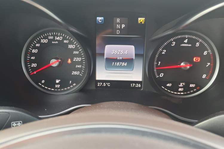 Used Mercedes-Benz GLC 2017 GLC 260 4MATIC Dynamic Edition Odometer Close Up
