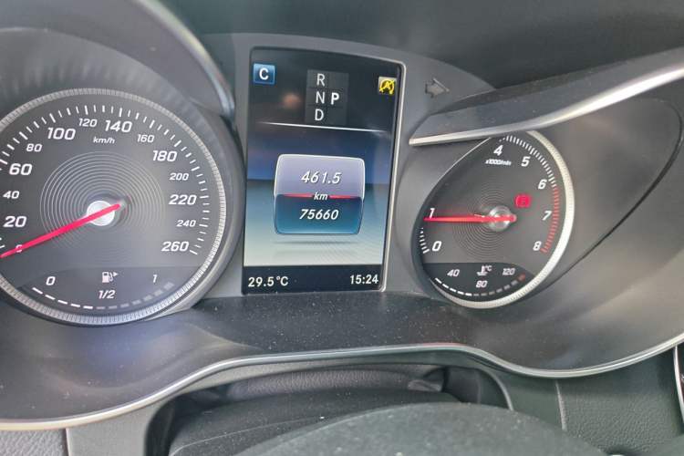 Used Mercedes-Benz GLC 2017 GLC 260 4MATIC Dynamic Edition Odometer Close Up