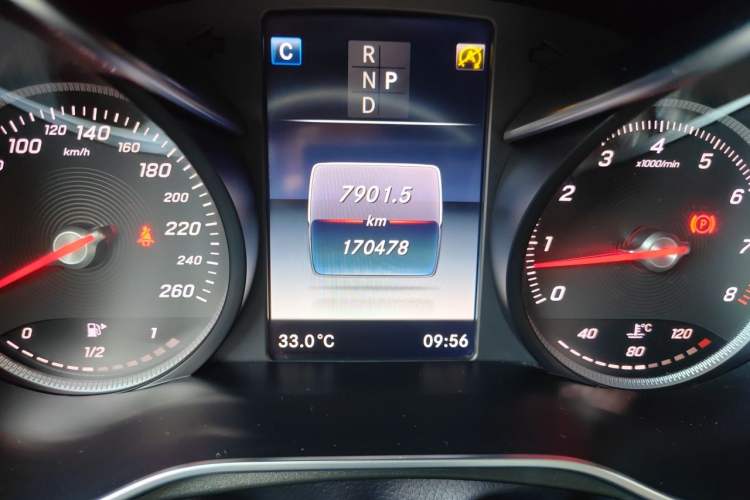 Used Mercedes-Benz GLC 2017 GLC 260 4MATIC Dynamic Edition Odometer Close Up
