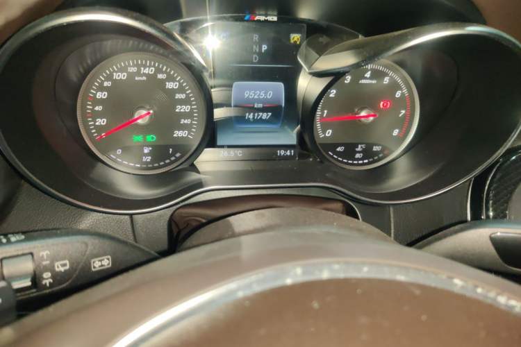 Used Mercedes-Benz GLC 2017 GLC 260 4MATIC Luxury Model Odometer Close Up