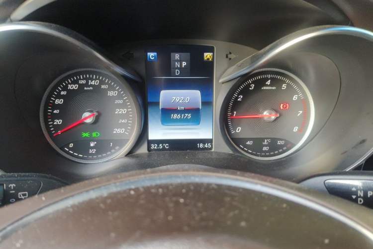Used Mercedes-Benz GLC 2017 GLC 260 4MATIC Dynamic Edition Odometer Close Up