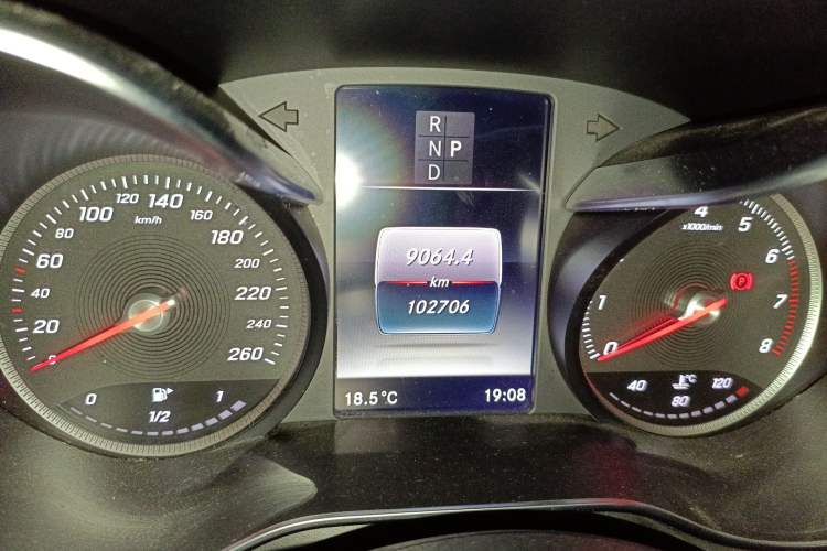 Used Mercedes-Benz GLC 2017 GLC 260 4MATIC Dynamic Edition Odometer Close Up