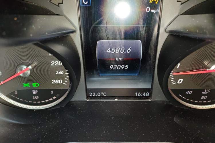 Used Mercedes-Benz GLC 2017 GLC 260 4MATIC Dynamic Edition Odometer Close Up