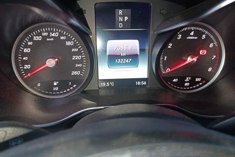 Used Mercedes-Benz GLC 2017 GLC 200 4MATIC Odometer Close Up