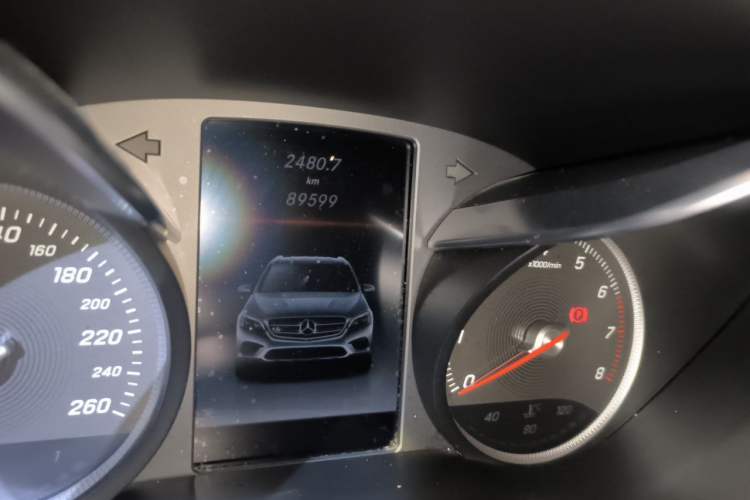 Used Mercedes-Benz GLC 2017 GLC 200 4MATIC Odometer Close Up