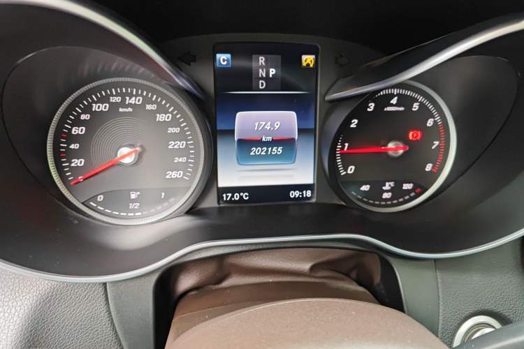 Used Mercedes-Benz GLC 2017 GLC 260 4MATIC Luxury Model Odometer Close Up
