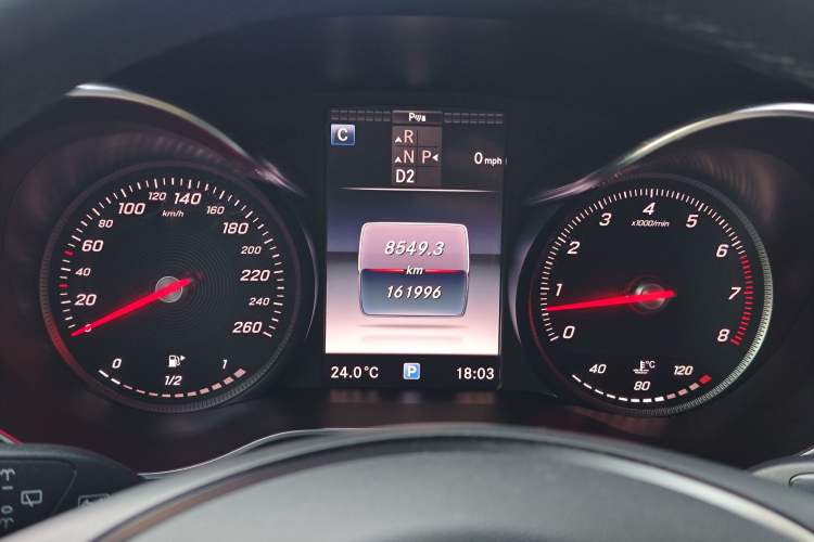 Used Mercedes-Benz GLC 2017 GLC 260 4MATIC Luxury Model Odometer Close Up