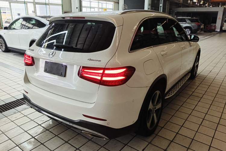 Used Mercedes-Benz GLC 2017 GLC 260 4MATIC Luxury Model Rear Right 45 Deg