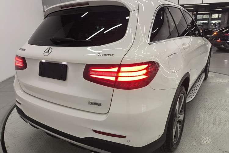 Used Mercedes-Benz GLC 2017 GLC 260 4MATIC Luxury Model Rear Right 45 Deg