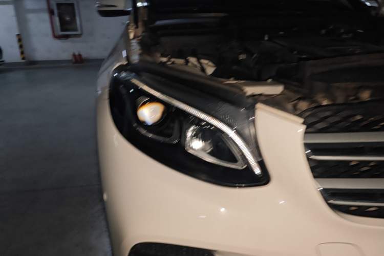 Used Mercedes-Benz GLC 2017 GLC 260 4MATIC Luxury Model Right Front Headlight