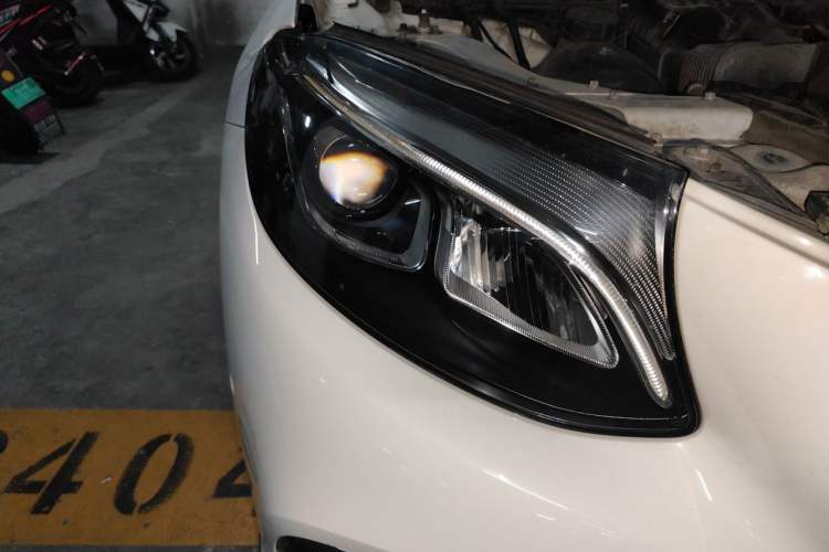 Used Mercedes-Benz GLC 2017 GLC 260 4MATIC Luxury Model Right Front Headlight