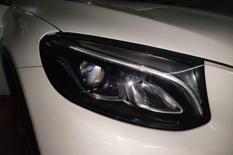 Used Mercedes-Benz GLC 2017 GLC 260 4MATIC Luxury Model Right Front Headlight