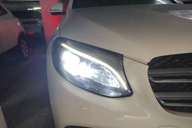 Used Mercedes-Benz GLC 2017 GLC 260 4MATIC Luxury Model Right Front Headlight