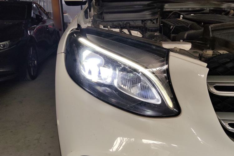 Used Mercedes-Benz GLC 2017 GLC 260 4MATIC Luxury Model Right Front Headlight
