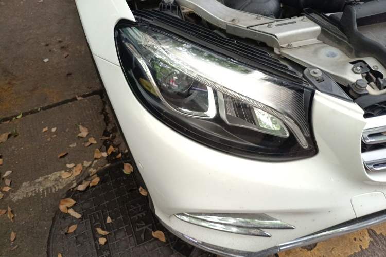 Used Mercedes-Benz GLC 2017 GLC 260 4MATIC Luxury Model Right Front Headlight