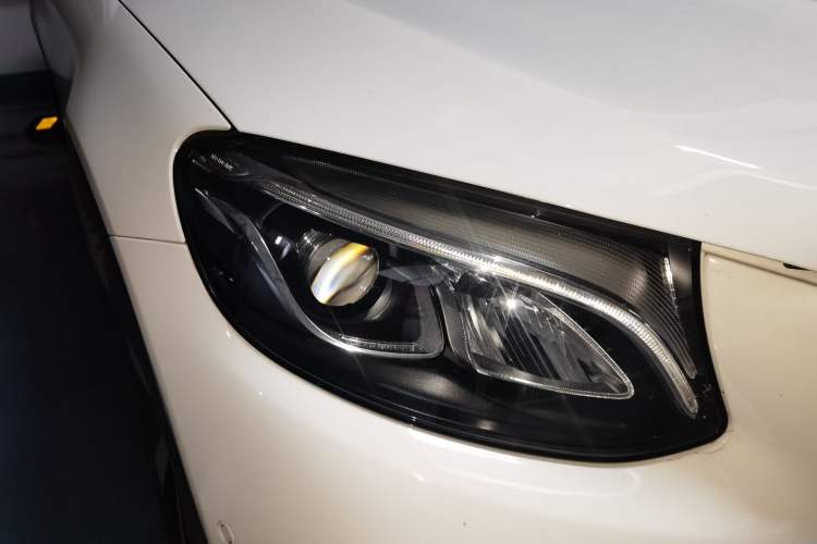 Used Mercedes-Benz GLC 2017 GLC 260 4MATIC Luxury Model Right Front Headlight