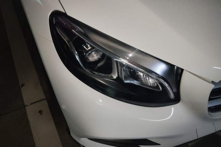 Used Mercedes-Benz GLC 2017 GLC 260 4MATIC Luxury Model Right Front Headlight