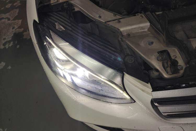Used Mercedes-Benz GLC 2017 GLC 260 4MATIC Dynamic Edition Right Front Headlight