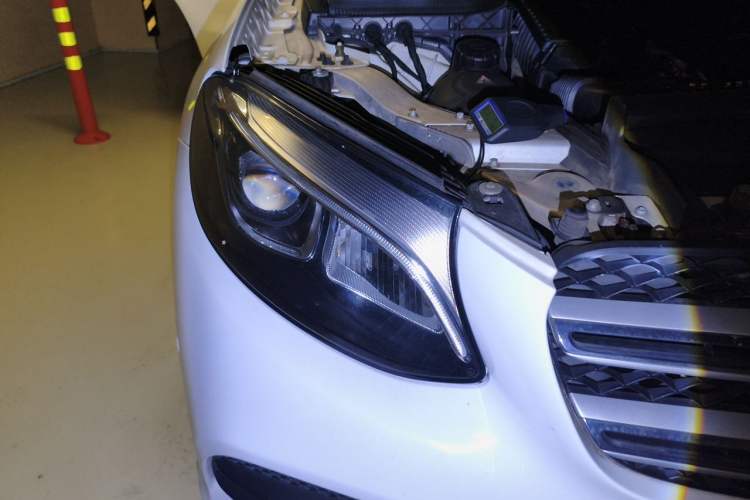 Used Mercedes-Benz GLC 2017 GLC 260 4MATIC Luxury Model Right Front Headlight