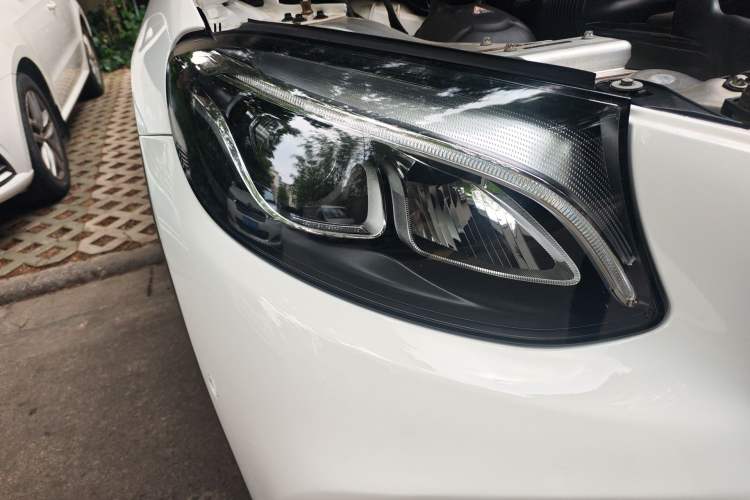 Used Mercedes-Benz GLC 2017 GLC 260 4MATIC Luxury Model Right Front Headlight