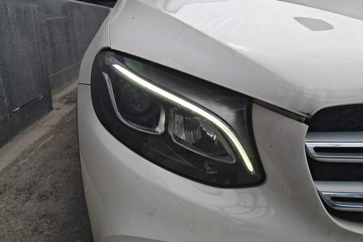 Used Mercedes-Benz GLC 2017 GLC 260 4MATIC Luxury Model Right Front Headlight