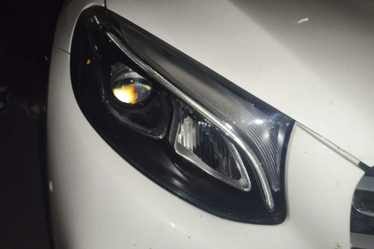 Used Mercedes-Benz GLC 2017 GLC 260 4MATIC Dynamic Edition Right Front Headlight