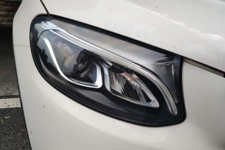 Used Mercedes-Benz GLC 2017 GLC 260 4MATIC Luxury Model Right Front Headlight