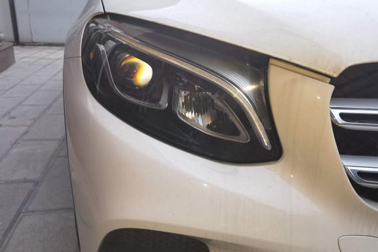 Used Mercedes-Benz GLC 2017 GLC 260 4MATIC Luxury Model Right Front Headlight