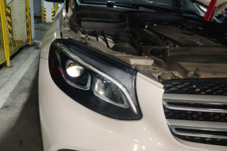 Used Mercedes-Benz GLC 2017 GLC 260 4MATIC Luxury Model Right Front Headlight