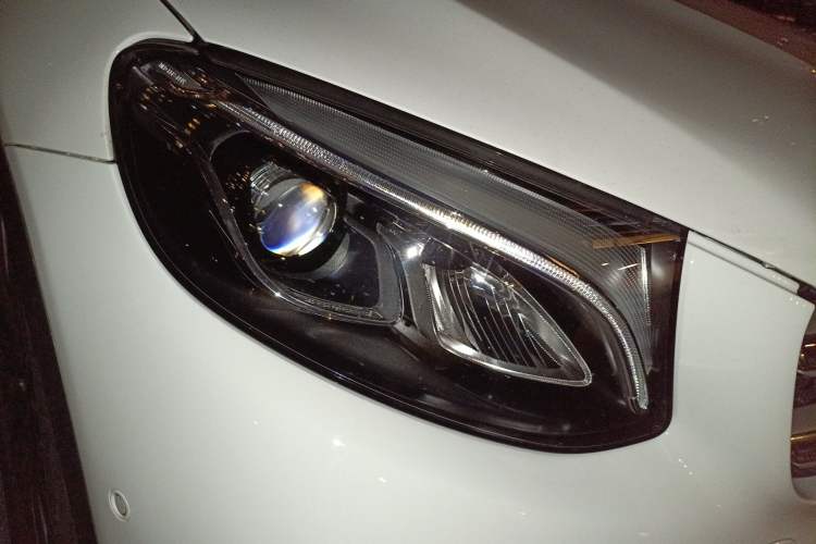 Used Mercedes-Benz GLC 2017 GLC 260 4MATIC Dynamic Edition Right Front Headlight