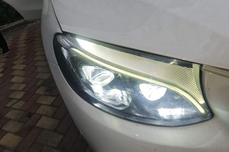 Used Mercedes-Benz GLC 2017 GLC 300 4MATIC Sport Edition Right Front Headlight
