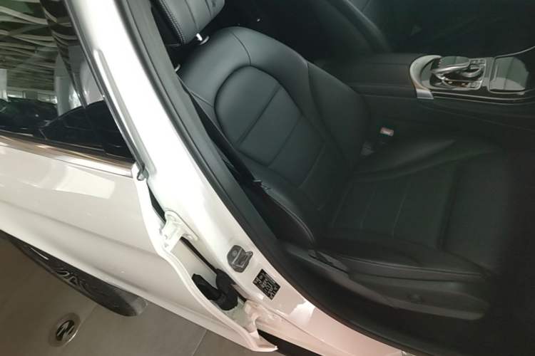 Used Mercedes-Benz GLC 2017 GLC 260 4MATIC Dynamic Edition Right Front Seat