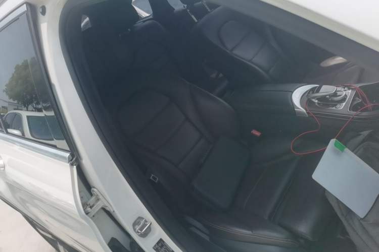 Used Mercedes-Benz GLC 2017 GLC 300 4MATIC Sport Edition Right Front Seat